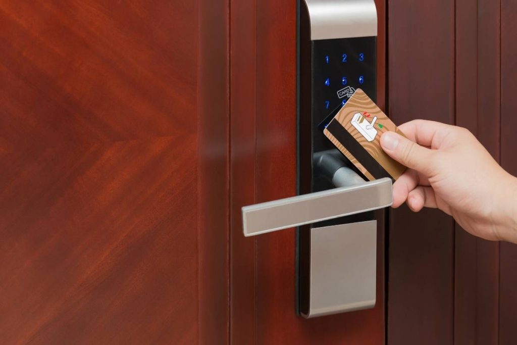 How Do Hotel Electronic Door Locks Work?